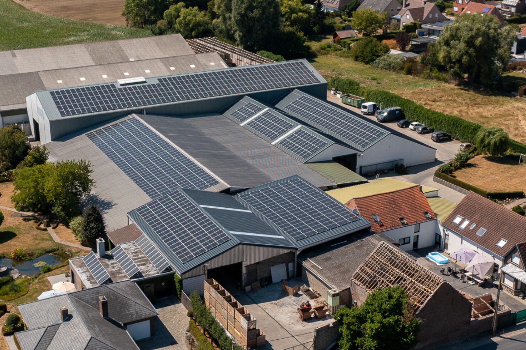 Zonnepanelen installatie van Solar Engineering bij Family Frites